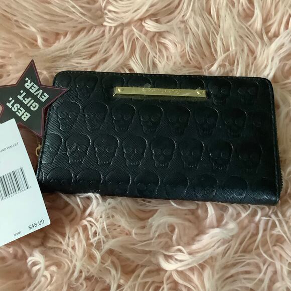 New with tag 🏷️ Betsey Johnson wallet - Picture 2 of 5
